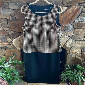 Classic Black and Cream Houndstooth Dress; Size 12; Sleeveless; Lined; Perfect!